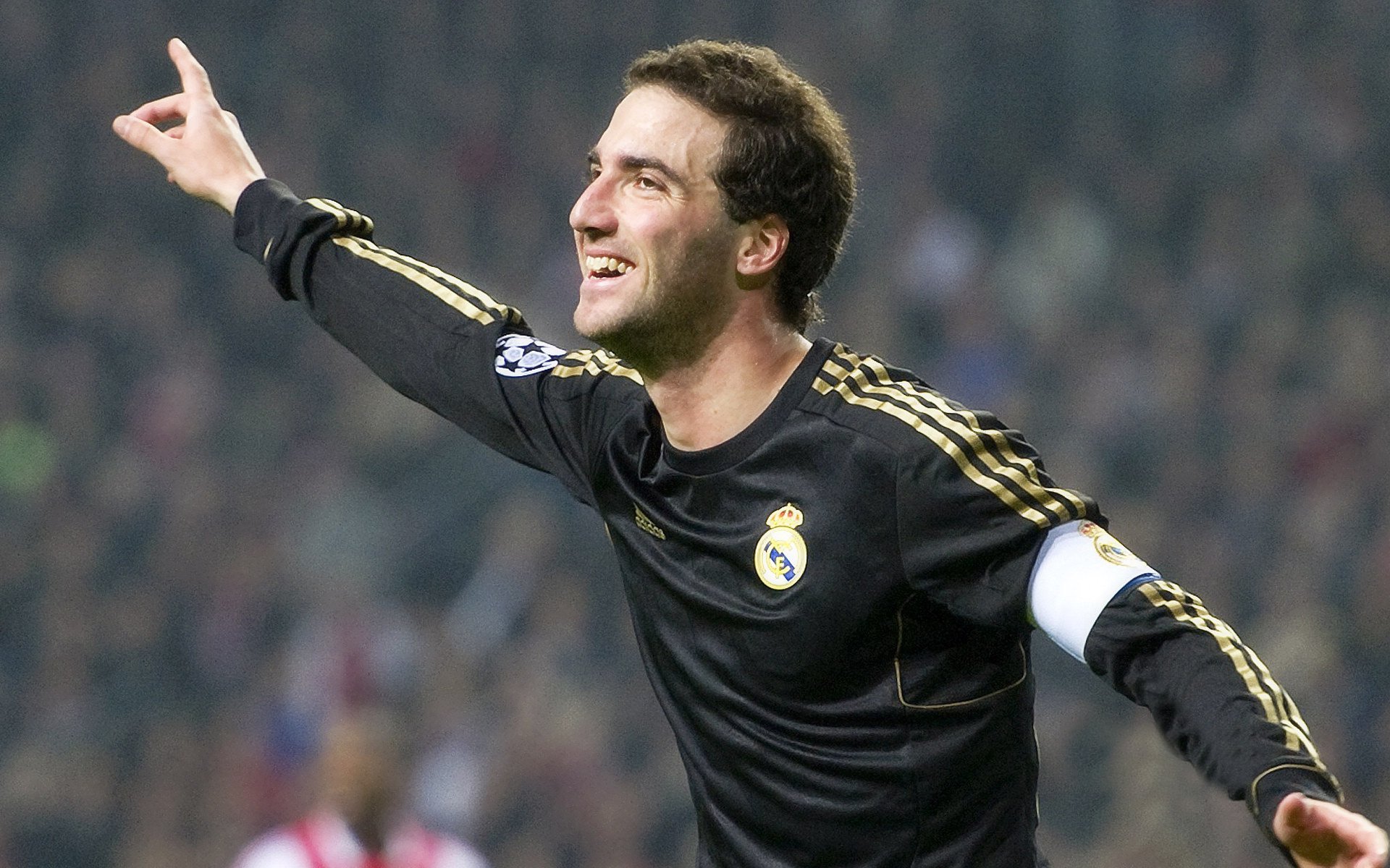 “中超联赛精彩片段在线直播，吸引百万观众”，中超联赛视频回放