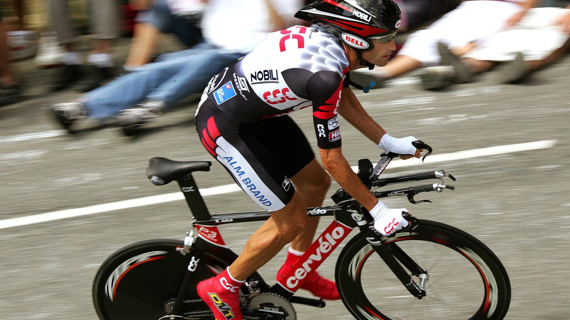 皇马领跑西甲，巴萨紧追在后，争冠进入白热化，1314西甲皇马vs巴萨